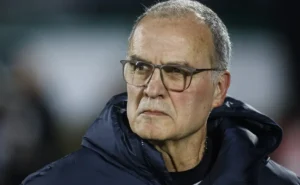 Bielsa atualiza sobre lesão de Piquerez e gera preocupação antes de retorno ao Palmeiras