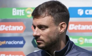 Botafogo: Anselmi é demitido e torcida demonstra insatisfação com a possível contratação de Fernando Diniz