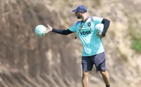 Botafogo anuncia lista de relacionados para enfrentar o Athletico-PR e desfalque de Joaquín Correa