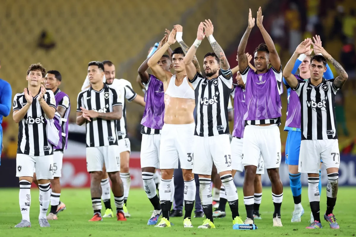 Botafogo atinge 14 estrangeiros e Anselmi administrará o elenco