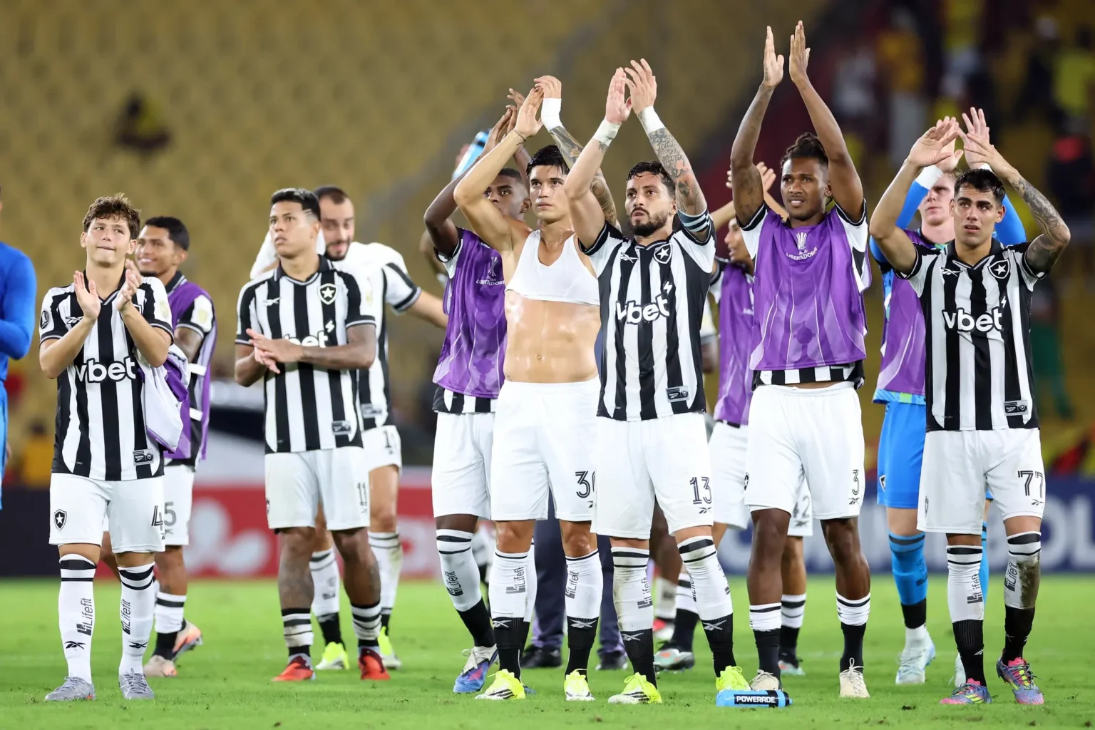 Botafogo atinge 14 estrangeiros e Anselmi administrará o elenco