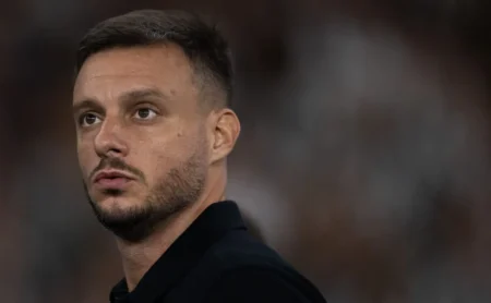 Botafogo acompanha a situação de Caio Roque, lateral da Portuguesa-SP