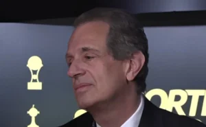 Botafogo dispensa Robinho Jr., mas Flamengo avalia contratação em julho