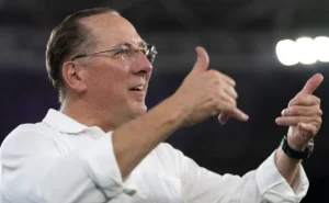 Botafogo estuda o mercado e avalia Pepa, Crespo, Diniz e Vojvoda.