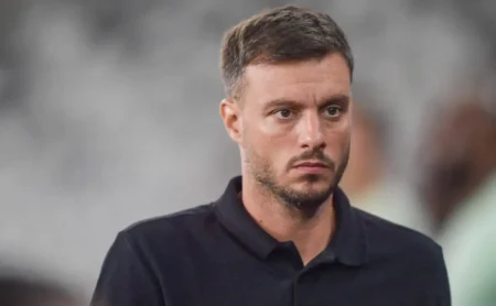 Botafogo enfrenta pressão e define escalação para o jogo contra o Palmeiras no Brasileirão