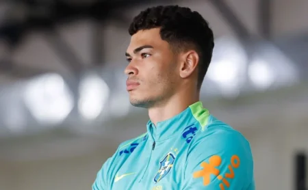 Botafogo estuda proposta para contratar zagueiro do Athletico-PR