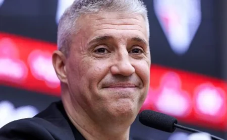 Botafogo formaliza contato com Hernán Crespo e enfrenta concorrência do Cruzeiro