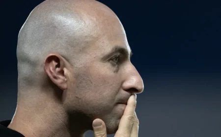 Botafogo é goleado pelo Athletico-PR com escalação considerada ideal de Rodrigo Bellão