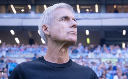 Botafogo mantém contato com Luís Castro, do Grêmio, segundo repórter