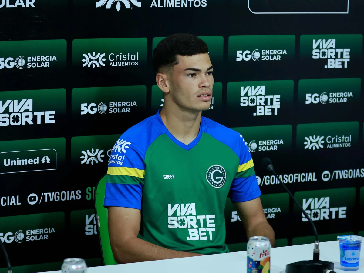 Botafogo oferece proposta por Anthony, zagueiro do Goiás Botafogo oferece proposta por Anthony, zagueiro do Goiás