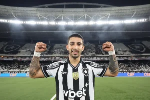 Botafogo relaciona Marçal e Santi para o jogo contra o Palmeiras