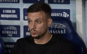 Botafogo: Textor pressiona por saída de Anselmi; Palmeiras pode ser decisivo hoje