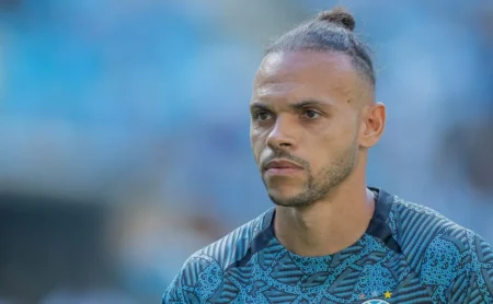Braithwaite retoma treinos e pode reforçar o Grêmio na próxima semana