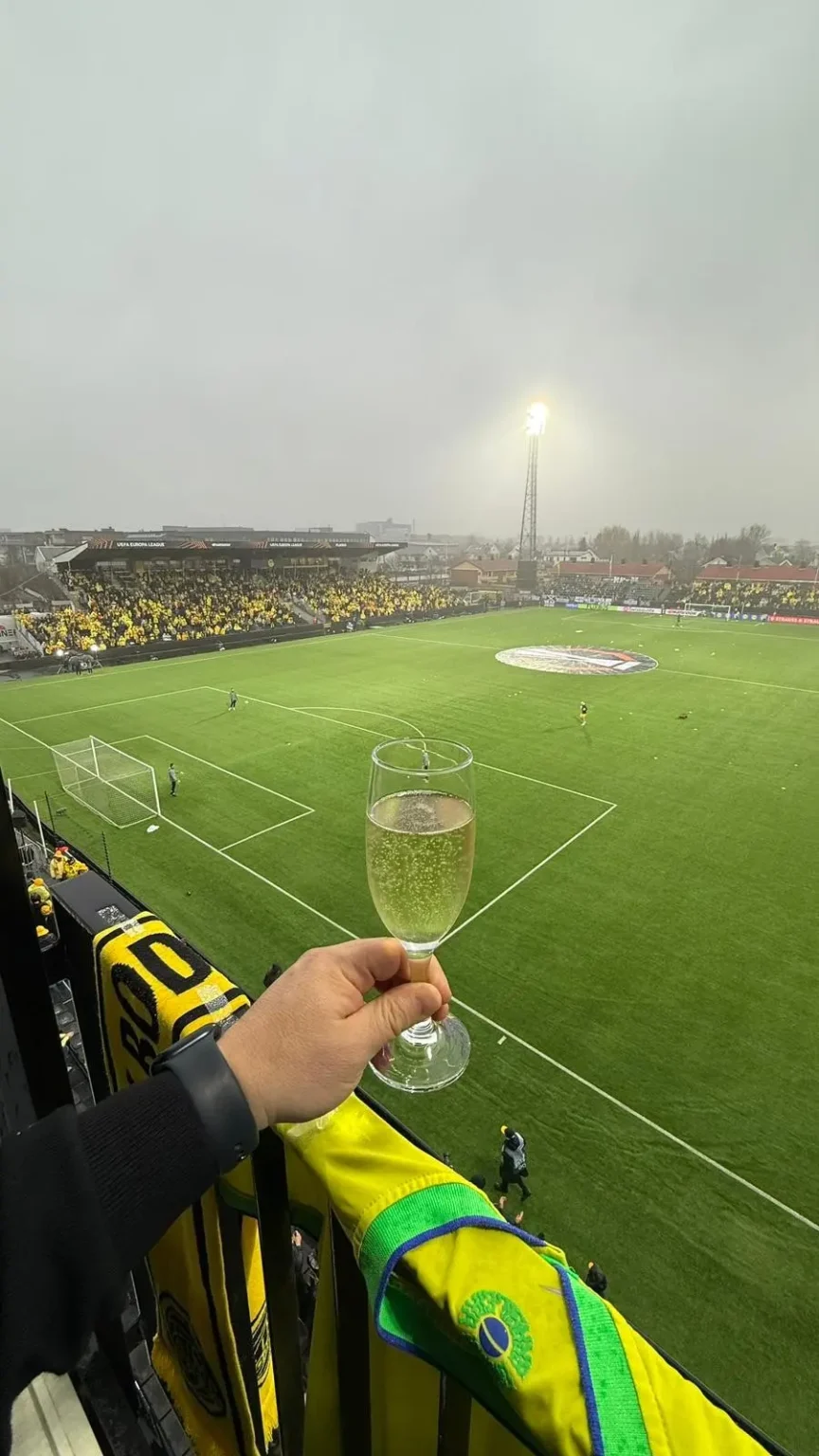 Brasileiro vive dentro do estádio do Bodo/Glimt, na Noruega: a história de um fã apaixonado