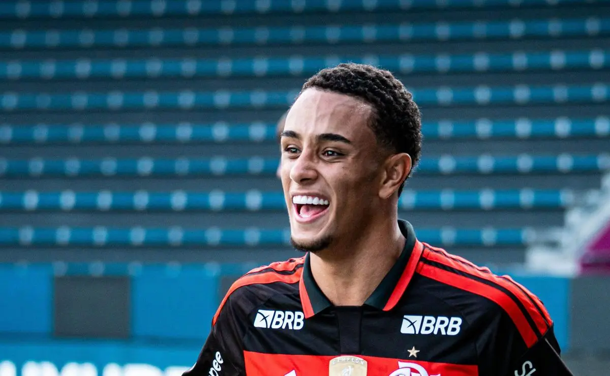 Brighton demonstra interesse em Ryan Roberto; Flamengo estipula pedido de 50 milhões de euros. Brighton demonstra interesse em Ryan Roberto; Flamengo estipula pedido de 50 milhões de euros.