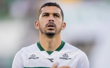 Bruno Melo prevê reencontro em Corinthians x Coritiba e expõe estratégia de Fernando Seabra