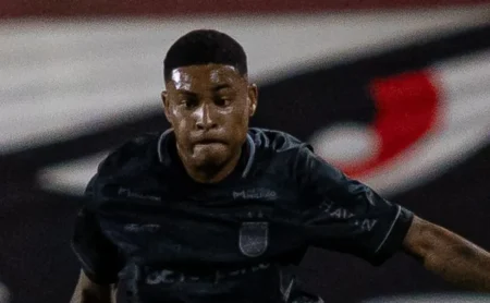 Caio Roque regularizado: reforço do Botafogo disponível para enfrentar o Palmeiras Caio Roque regularizado: reforço do Botafogo disponível para enfrentar o Palmeiras