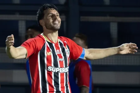 Calleri: São Paulo negocia renovação e planeja manter centroavante no elenco