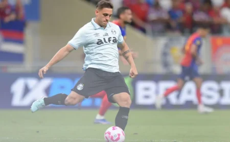 Camilo lamenta falta de oportunidades e carinho no Grêmio após passagem pela Chapecoense