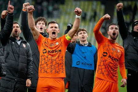 Campeonato Polonês: Disputa acirrada por título e contra o rebaixamento Campeonato Polonês: Disputa acirrada por título e contra o rebaixamento