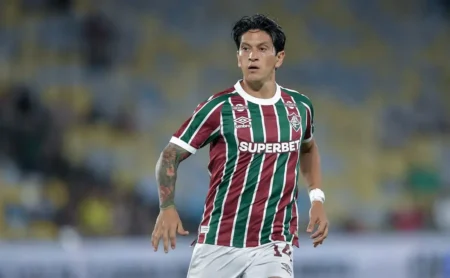 Cano cumpre cinco meses de afastamento no Fluminense, com retorno previsto para o jogo contra o Corinthians