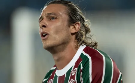Canobbio, do Fluminense, é alvo de piadas em vídeo com lances no Uruguai: “Acha que é o Forlán”