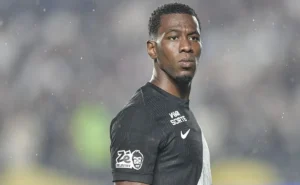 Carlos Cuesta retorna à lista e reforça a defesa do Vasco contra o Cruzeiro no Brasileirão Carlos Cuesta retorna à lista e reforça a defesa do Vasco contra o Cruzeiro no Brasileirão