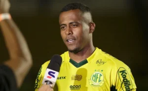 Carlos Eduardo (Mirassol) elogia o Santos e relembra Neymar: "Adversário de alta qualidade"