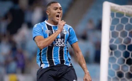 Carlos Vinícius: o destaque ofensivo do Grêmio na conquista do título gaúcho
