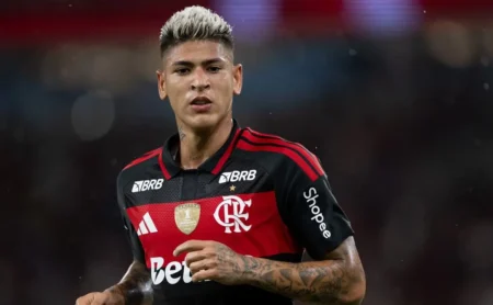 Carrascal brilha em Flamengo x Cruzeiro, marca golaço e se torna herói no Maracanã