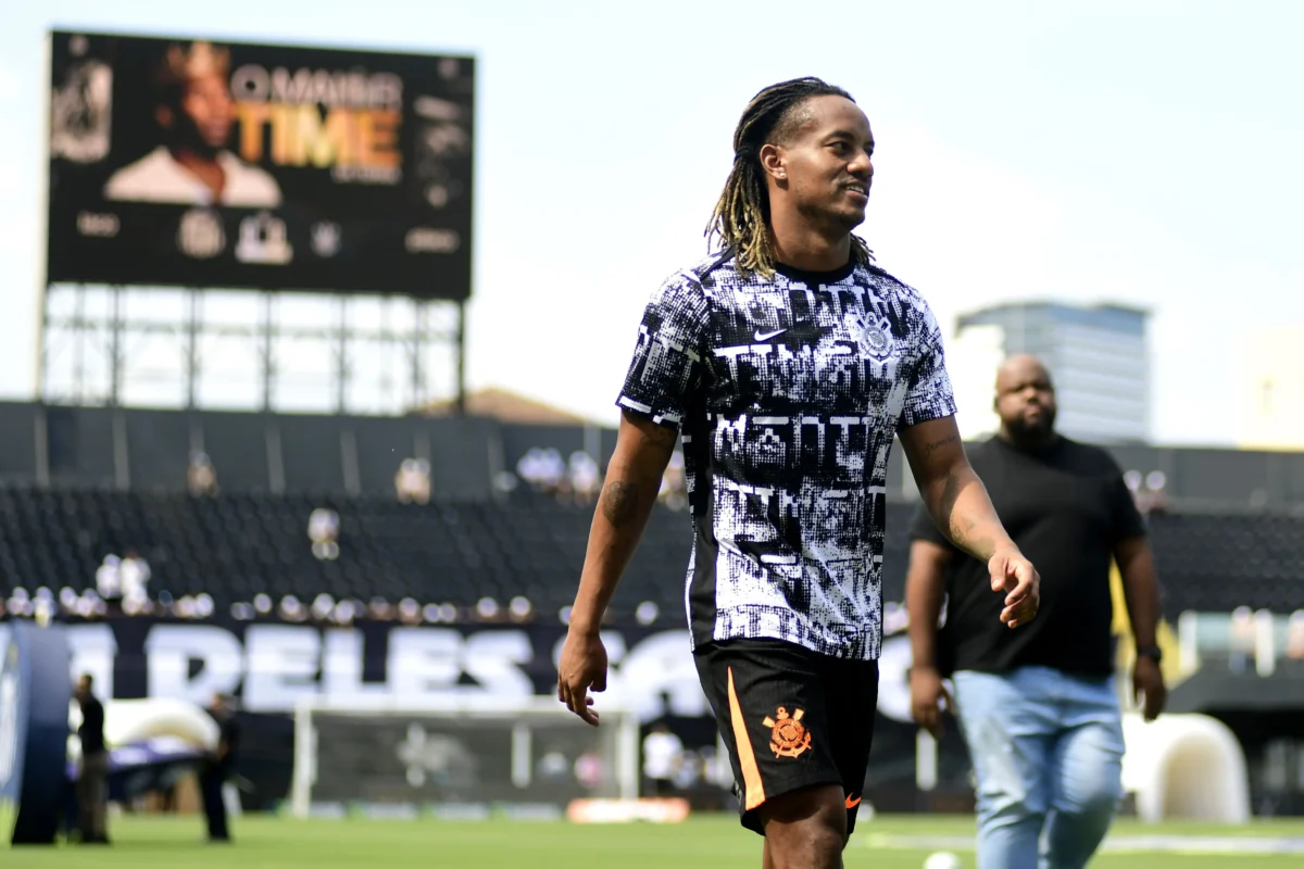 Carrillo, do Corinthians, é convocado por Mano Menezes para a seleção peruana.