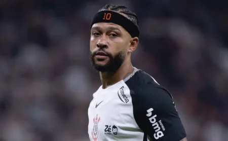 Casagrande analisa a queda de desempenho de Memphis Depay no Corinthians e receio de lesão antes da Copa
