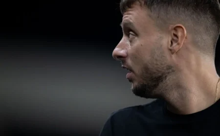 Casagrande avalia chance nula de demissão de Anselmi após derrota do Botafogo