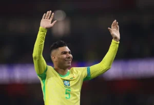 Casemiro em busca do tricampeonato, artilheiro e sem planos de retornar ao Brasil
