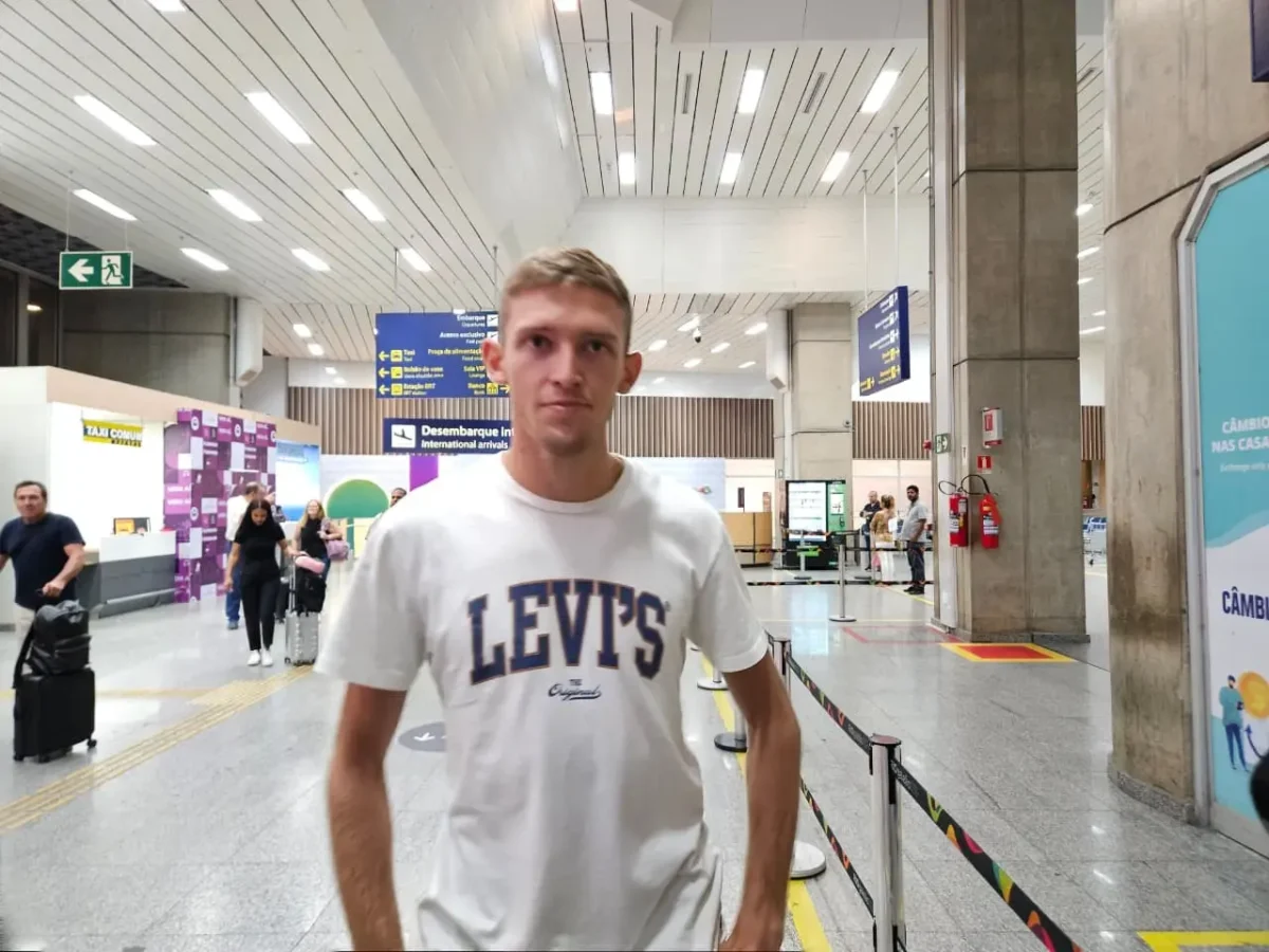 Castillo se apresenta ao Fluminense e promete manter fama de carrasco do Flamengo: "Seria muito lindo"