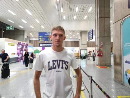 Castillo se apresenta ao Fluminense e promete manter fama de carrasco do Flamengo: Seria muito lindo Castillo se apresenta ao Fluminense e promete manter fama de carrasco do Flamengo: "Seria muito lindo"