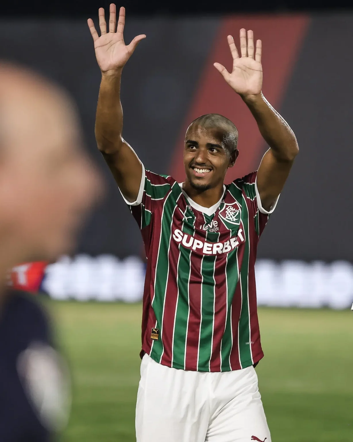 Caxias negocia empréstimo do meia Luis Fernando junto ao Fluminense
