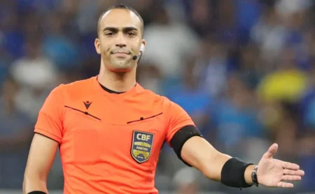 CBF designa Davi Lacerda para Vasco x Grêmio em jogo com Renato Portaluppi