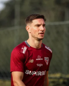 Cédric perde espaço e é afastado do São Paulo Cédric perde espaço e é afastado do São Paulo