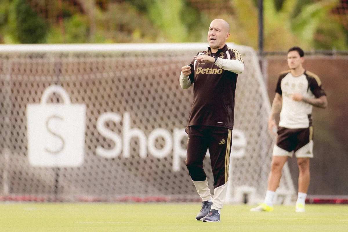 Centroavante continua prioridade, mas Jardim pode alterar estratégia do Flamengo no mercado