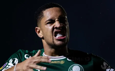 Chelsea planeja enviar emissários ao Brasil para observar Vitor Roque antes da Copa do Mundo