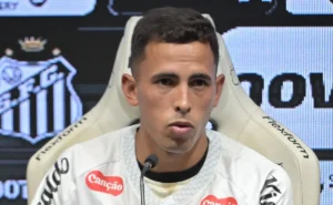 Christian Oliva se declara pronto para estrear pelo Santos e confirma boa forma física: "Estou bem para estrear"