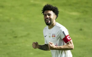 Claudinho e o possível retorno ao Santos: negociação estagnada por ora