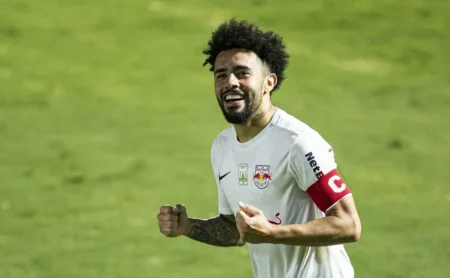 Claudinho e o possível retorno ao Santos: negociação estagnada por ora