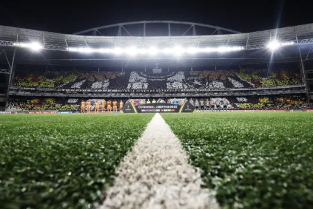 Conmebol abre processo disciplinar contra o Botafogo por atraso e uniformes irregulares