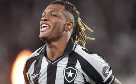 Contratação de Danilo pelo Palmeiras por R$ 109 milhões: negociação não avança.