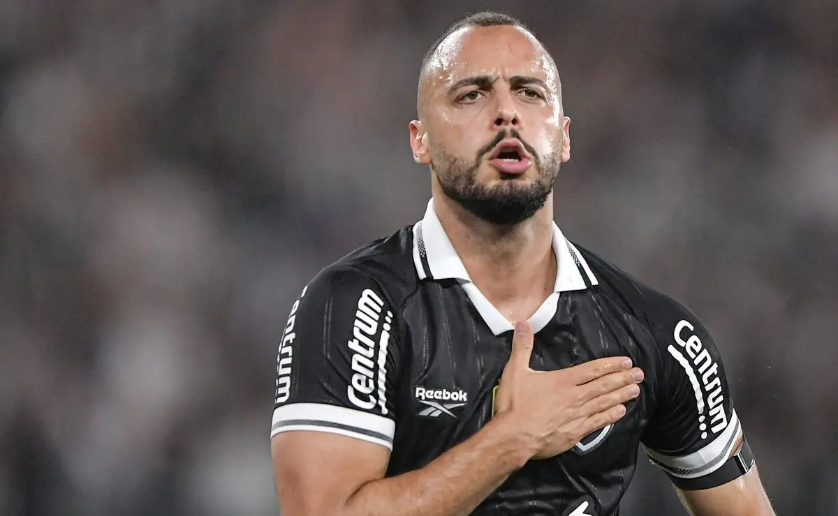 Corinthians negocia com Arthur Cabral: Empréstimo sem custos para o Timão Corinthians negocia com Arthur Cabral: Empréstimo sem custos para o Timão