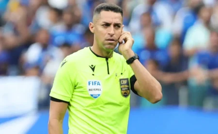 Corinthians e Flamengo se enfrentam no Brasileirão com arbitragem de Rodrigo José Pereira de Lima