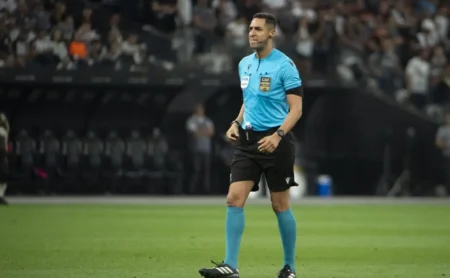 Corinthians se revolta com arbitragem em jogo contra o Flamengo: “O VAR deveria ter agido”