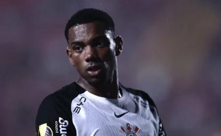 Corinthians define preço de R$ 214 milhões para liberar André. Corinthians define preço de R$ 214 milhões para liberar André.